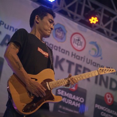 AKHMAD MUZAKKI